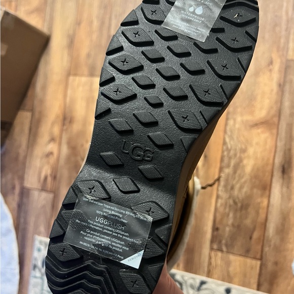 Ugg Adirondack Boots sz 9 - Picture 4 of 6